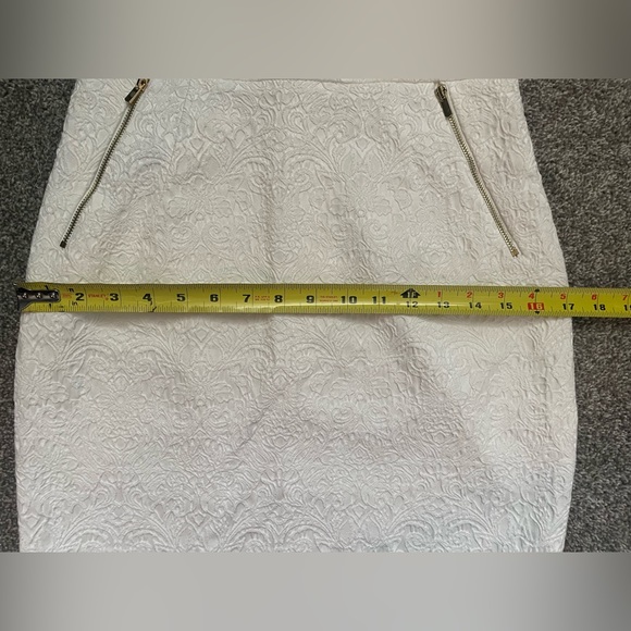 ✨Never Worn✨H&M White Textured Pencil Skirt - Picture 11 of 13